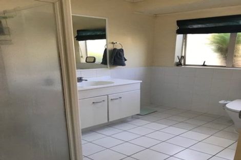 Photo of property in 4/43 Fruitvale Road, New Lynn, Auckland, 0600