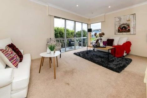 Photo of property in 7 Kurnell Drive, Botany Downs, Auckland, 2010