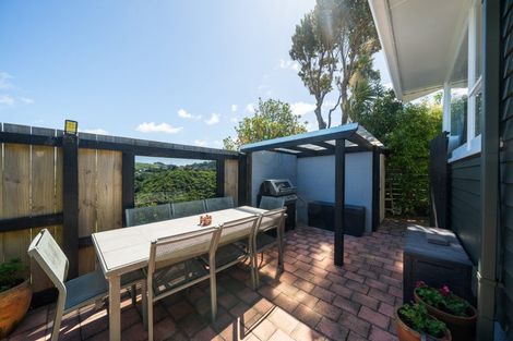 Photo of property in 11 Pauline Way, Paparangi, Wellington, 6037