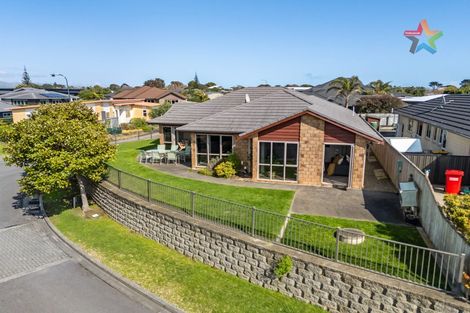 Photo of property in 27 Simpson Crescent, Raumati Beach, Paraparaumu, 5032