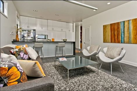 Photo of property in 2/61 Beresford Street, Bayswater, Auckland, 0622