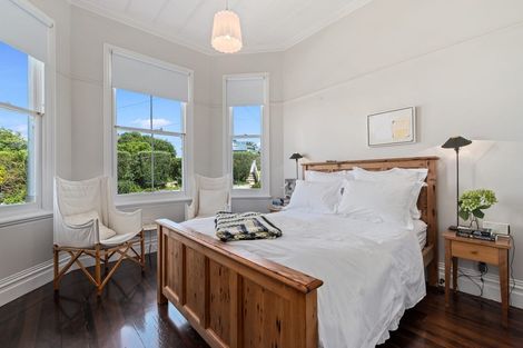 Photo of property in 77 Hinemoa Street, Birkenhead, Auckland, 0626