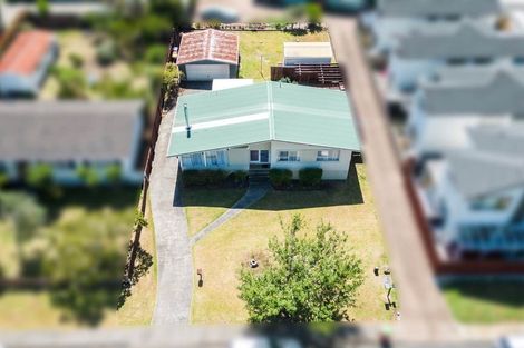 Photo of property in 50 Chilcott Road, Henderson, Auckland, 0612