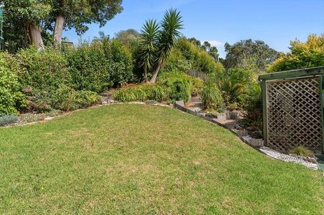 Photo of property in 2/8 Glenvale Place, Totara Vale, Auckland, 0629