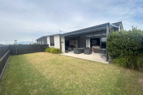 Photo of property in 2 Franks Way, Papamoa Beach, Papamoa, 3118