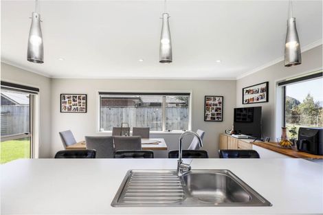 Photo of property in 4 Cory Jane Grove, Riverstone Terraces, Upper Hutt, 5018