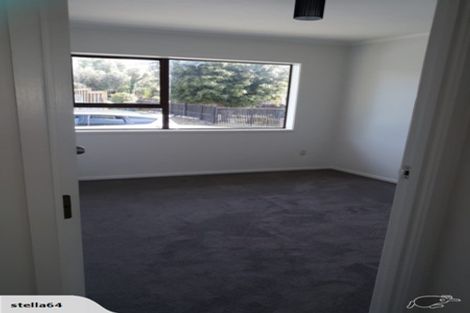 Photo of property in 2/32 Ballater Place, Highland Park, Auckland, 2010