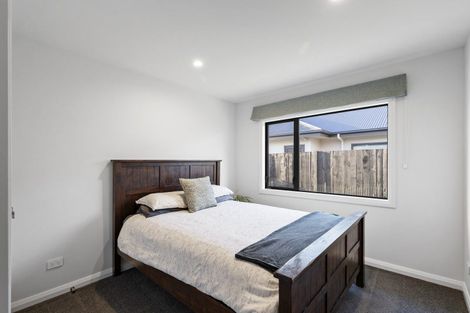 Photo of property in 32 Atlantic Drive, Fitzherbert, Palmerston North, 4410