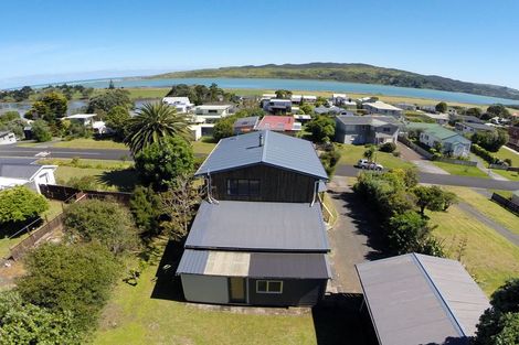 Photo of property in 24 Taipari Avenue, Raglan, 3225