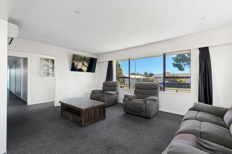 Photo of property in 33 Solway Street, Levin, 5510