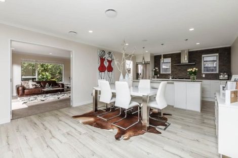 Photo of property in 22 Syd Grant Crescent, Orewa, 0931