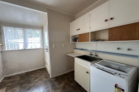 Photo of property in 72 Queenwood Road, Levin, 5510