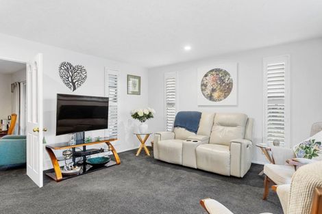 Photo of property in 9 Sheraton Place, Redwood, Christchurch, 8051