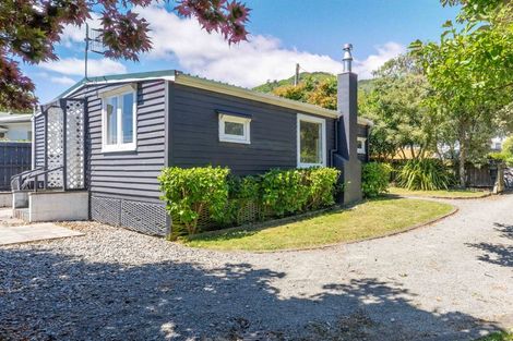 Photo of property in 8 Winara Avenue, Waikanae, 5036