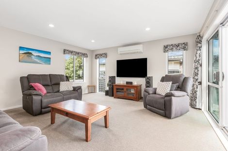 Photo of property in 17 Kaimai Place, Aotea, Porirua, 5024