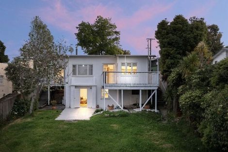 Photo of property in 12 Eastglen Road, Glen Eden, Auckland, 0602