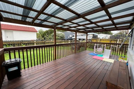 Photo of property in 1/11 Kirklow Place, Goodwood Heights, Auckland, 2105