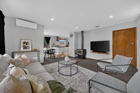 Photo of property in 6 Blossomdale Place, Bishopdale, Christchurch, 8053