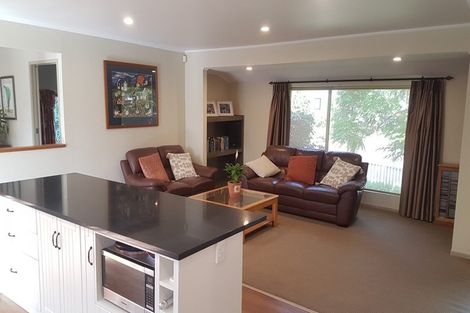 Photo of property in 3 Marendellas Drive, Bucklands Beach, Auckland, 2014