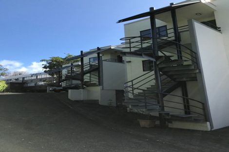 Photo of property in 8e Arotau Place, Grafton, Auckland, 1023