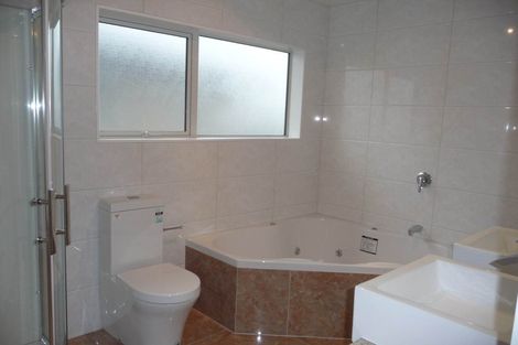 Photo of property in 16 Kira Road, Flat Bush, Auckland, 2016