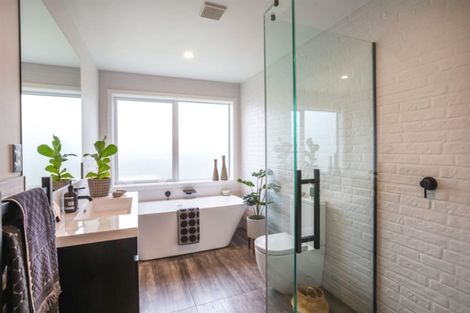 Photo of property in 195 Navigation Drive, Whitby, Porirua, 5024