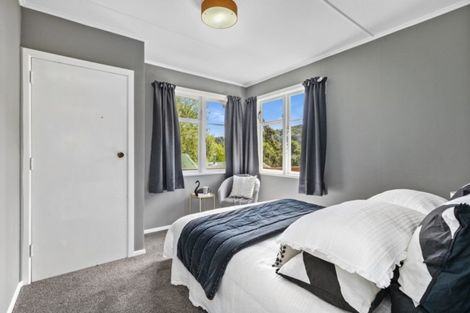 Photo of property in 18 Tawhai Street, Stokes Valley, Lower Hutt, 5019