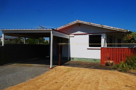 Photo of property in 6 Eruini Street, Waikanae Beach, Waikanae, 5036