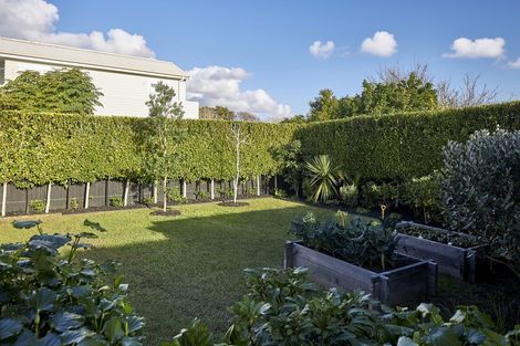 Photo of property in 13 Oxford Terrace, Devonport, Auckland, 0624