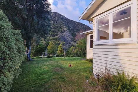 Photo of property in 46 Wellington Road, Paekakariki, 5034