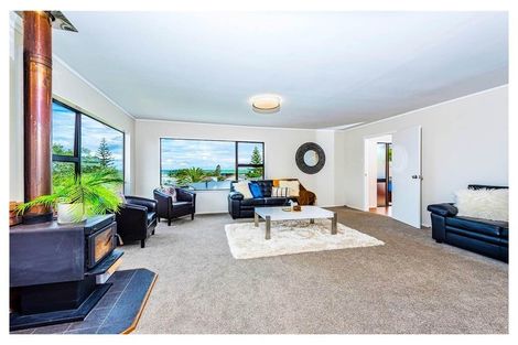 Photo of property in 15 Clearview Heights, Ranui, Auckland, 0612