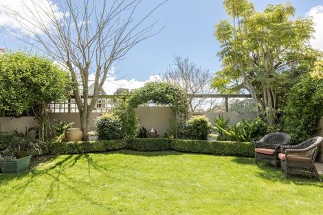 Photo of property in 49 Hikanui Drive, Havelock North, 4130