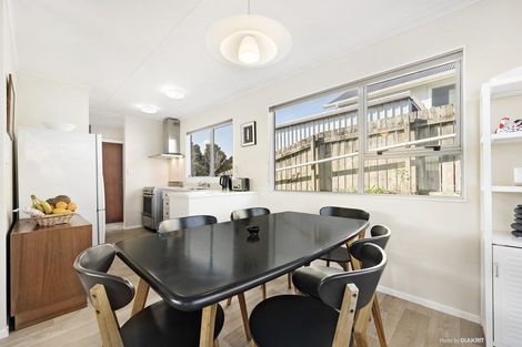 Photo of property in 18 Welland Place, Island Bay, Wellington, 6023