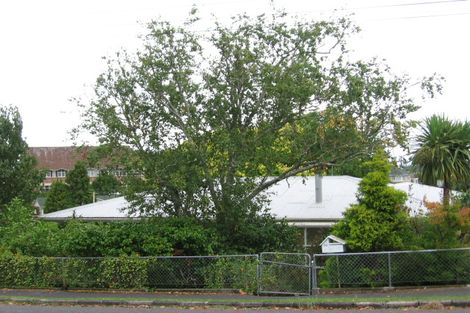 Photo of property in 16 Exminster Street, Blockhouse Bay, Auckland, 0600
