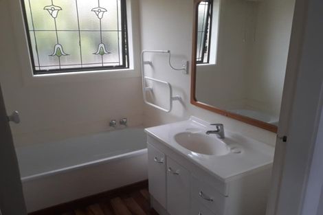 Photo of property in 33 Farquhars Road, Redwood, Christchurch, 8051