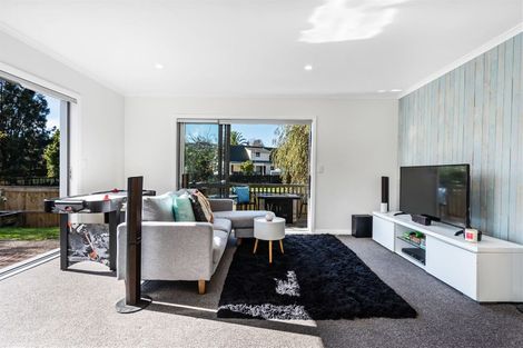 Photo of property in 13 Kyeemagh Street, Botany Downs, Auckland, 2010