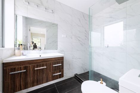 Photo of property in 96 San Valentino Drive, Henderson, Auckland, 0612