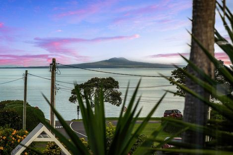 Photo of property in 12 Capitol Road, Matakatia, Whangaparaoa, 0930