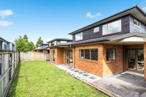 Photo of property in 16h Lincoln Road, Henderson, Auckland, 0610