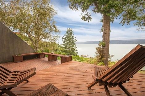 Photo of property in 22 Fortification Road, Karaka Bays, Wellington, 6022