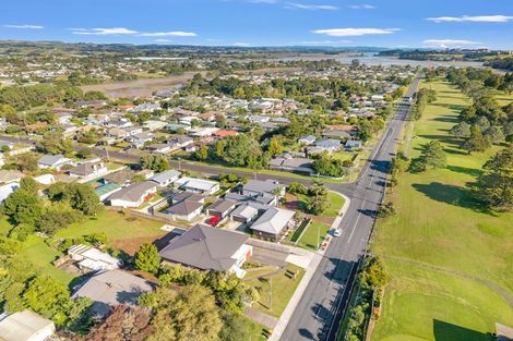 Photo of property in 12b Racecourse Road, Waiuku, 2123