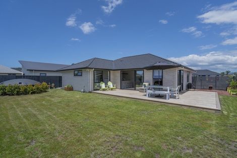 Photo of property in 8 Palm Drive, Whitianga, 3510