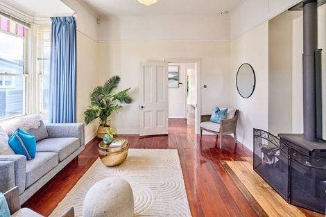 Photo of property in 30 Whites Line West, Woburn, Lower Hutt, 5010