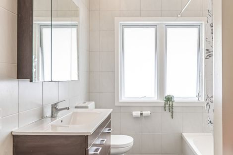 Photo of property in 4233 Great North Road, Glendene, Auckland, 0602