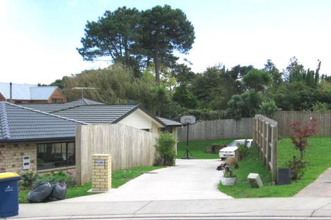 Photo of property in 21 Oratia Drive, Glen Eden, Auckland, 0602