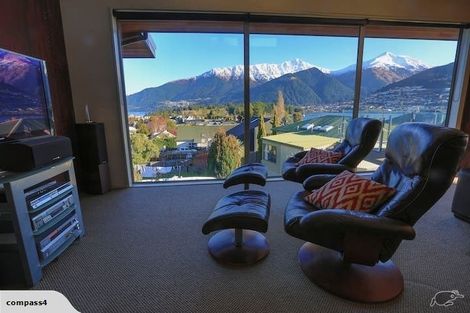 Photo of property in 17 Poplar Drive, Kelvin Heights, Queenstown, 9300