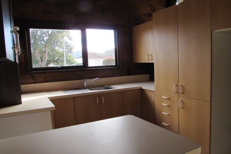 Photo of property in 2/68 Gibbons Street, Ebdentown, Upper Hutt, 5018