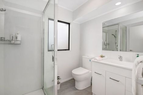 Photo of property in 2/9 Mossop Rise, Glenfield, Auckland, 0629