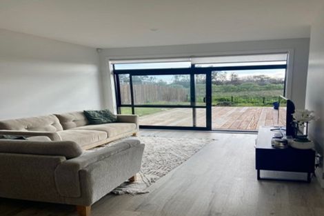 Photo of property in 15a Papareia Road, Karaka, Papakura, 2113