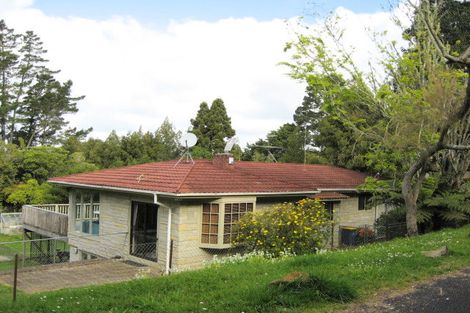 Photo of property in 28 Bush Road, Waiatarua, Auckland, 0604
